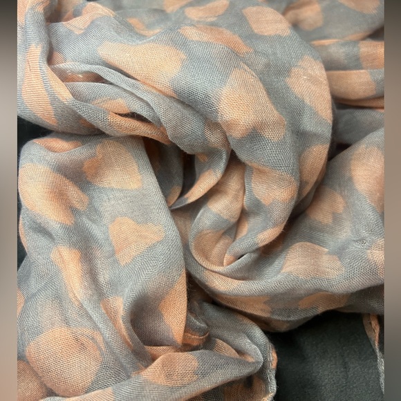 Scarf - perfect for any day - Picture 1 of 6